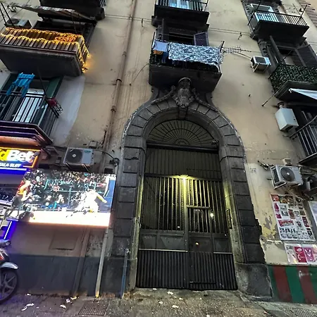 Napoli Centro - Grottino con vasca idromassaggio-3